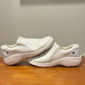 Women's Nurse Mates Dove